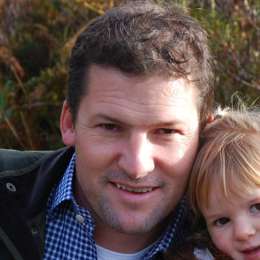 母女烈日救老人 牵出一段“接生缘”