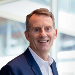 英伟达(NVDA.US)目标价提升至200美元!高盛看好业绩超预期,三大关键点待解