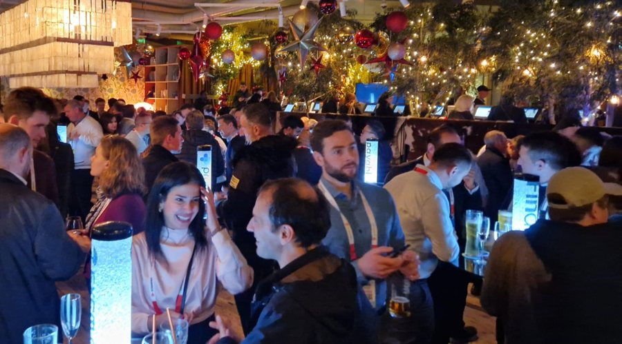 美股前瞻 | 三大股指期货全面上涨,美欧达成15%关税协议,“超级周”来临